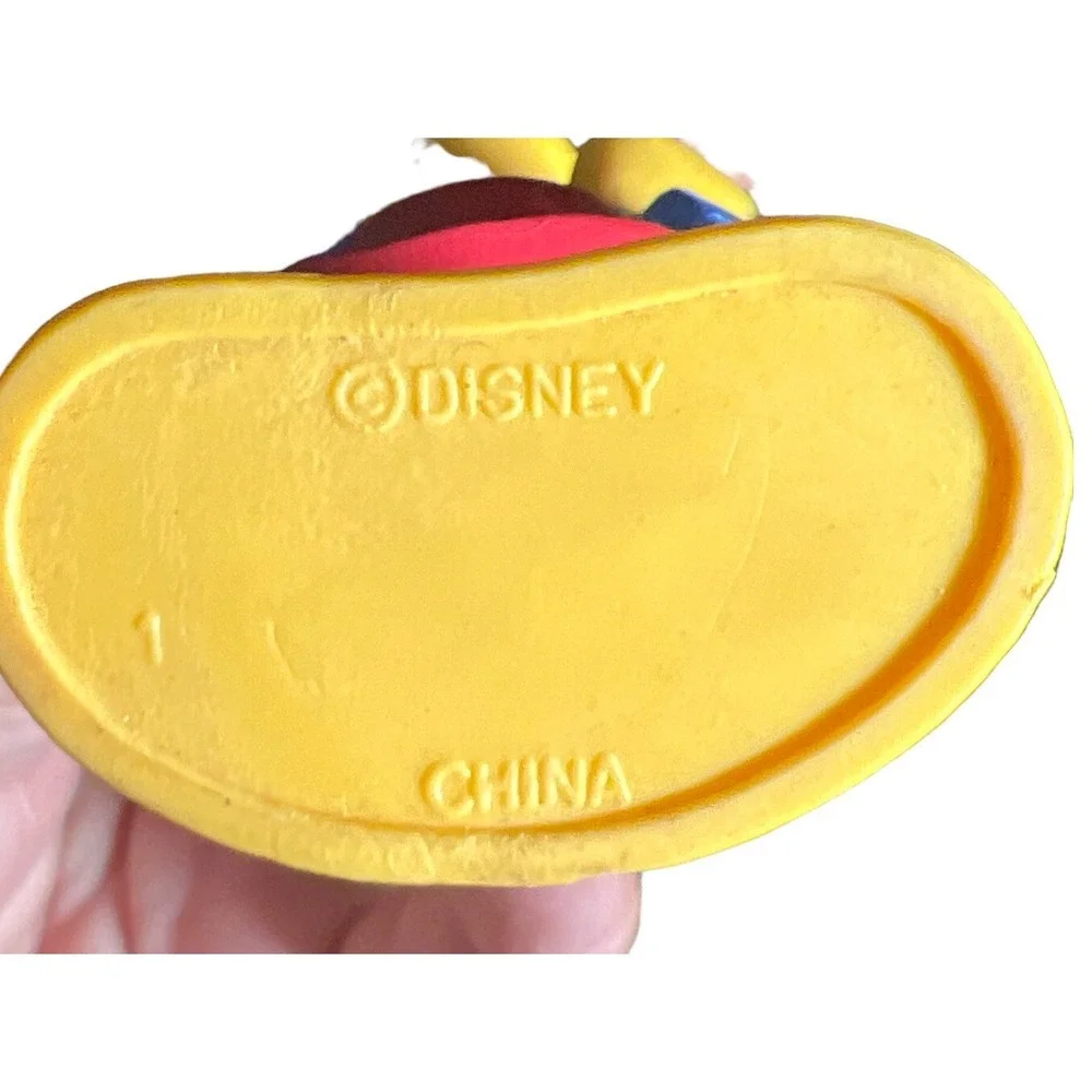 Winnie the Pooh Keyring Disney Figural Keychain in pajamas